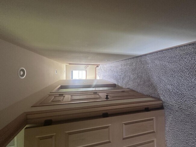 Building Photo - 2519 Parkfield Dr