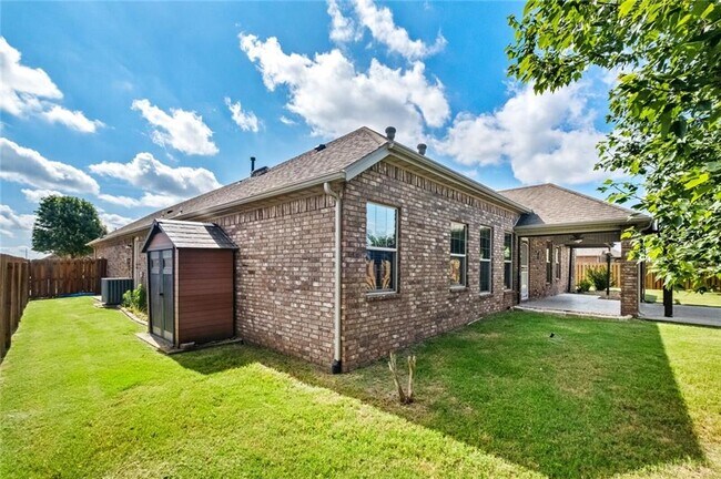 Building Photo - 2506 SW Glenn Ridge Rd