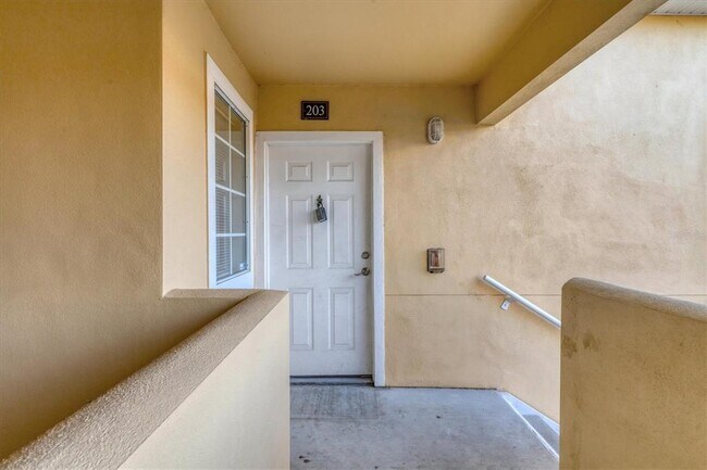 Building Photo - 1130 Villagio Cir