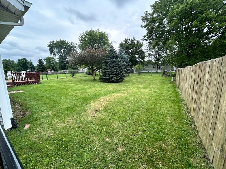 Fenced in yard - 507 Wheatland Dr