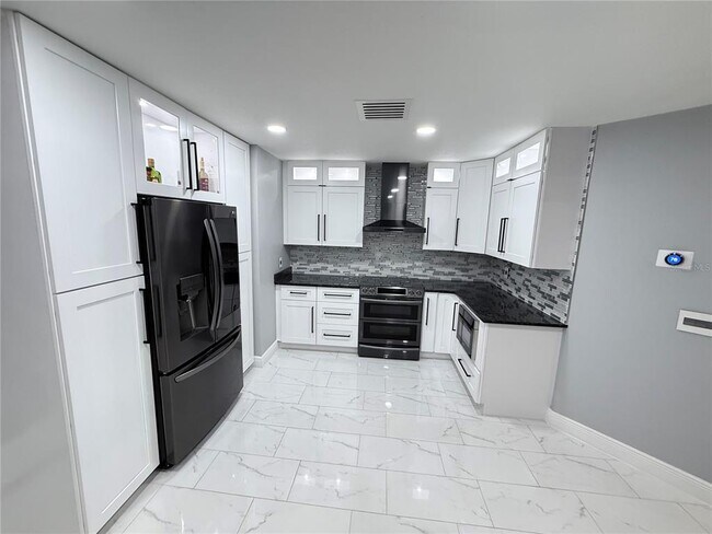 Building Photo - 128 Sandalwood Dr