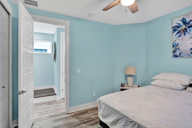Building Photo - Luxury Beach Living Just Two Blocks from the Ocean – 4 Bed/3 Bath Fully Furnished Jacksonville Be...