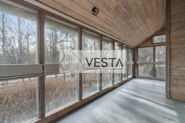 Building Photo - 4 Riddle Rd