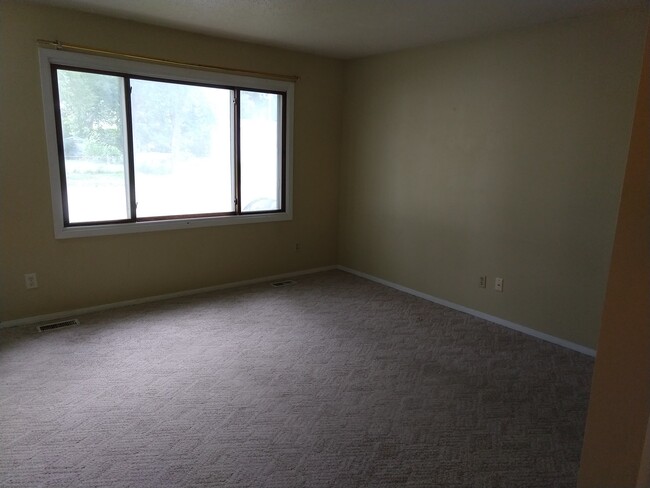 Living Room - 503 N Norbeck St