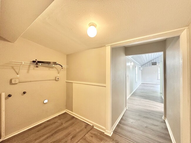 Building Photo - Available Now! Charming & Updated 3-Bedroo...
