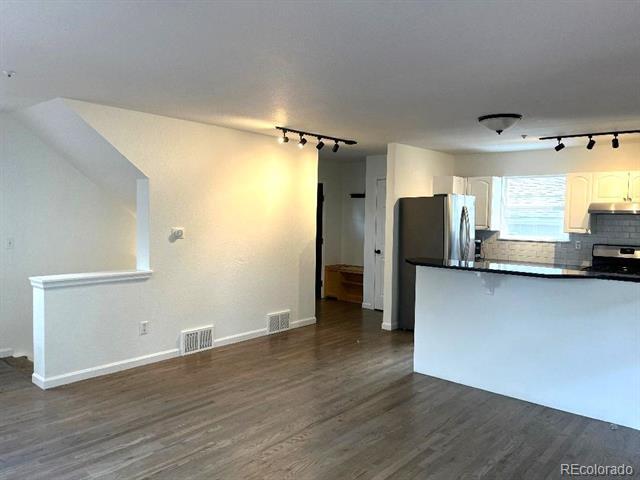 Building Photo - 1825 Canyon Blvd