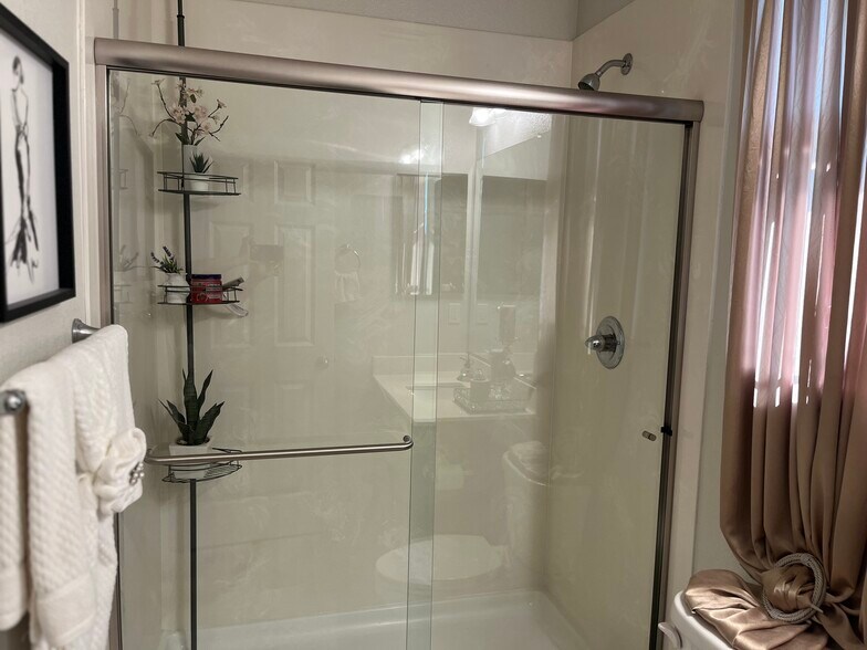 Building Photo - 1432 S Hart Dr