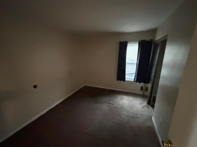 Building Photo - 1816 Chatsworth Dr