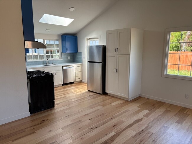 Building Photo - Aptos, Freshly Remodeled 3bd. 2ba. single ...