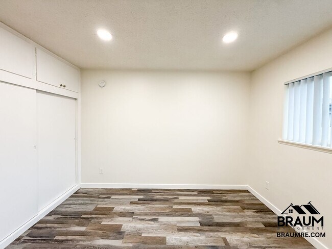 Building Photo - 5131 Buffalo Ave