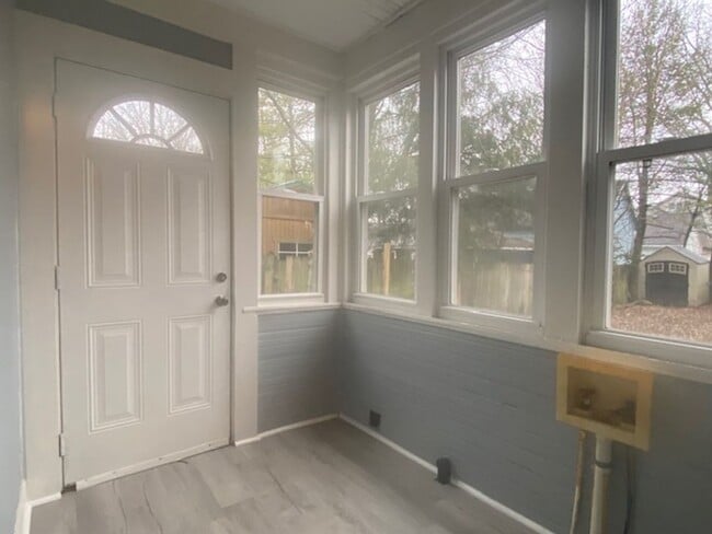 Building Photo - 3 Bed 1.5 Bathroom for rent in Dayton*