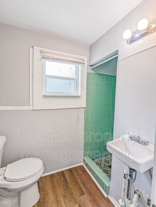 Building Photo - 2705 4th St S