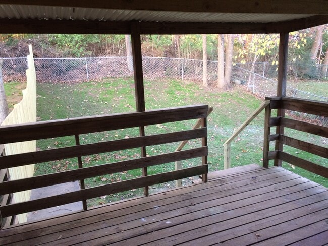 Building Photo - 3320 Lakeside Pl