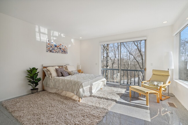 Building Photo - 15 Sarles Rd