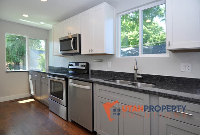 Building Photo - 330 E Sherman Ave