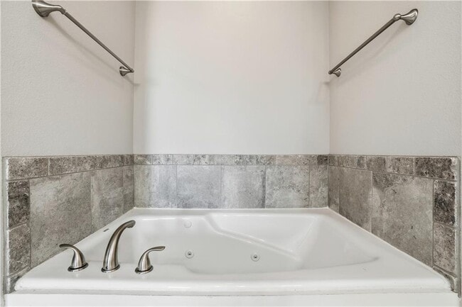 Building Photo - 2007 W Gilligan Ave