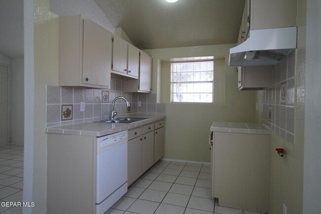 Building Photo - 9604 Gaza Dr