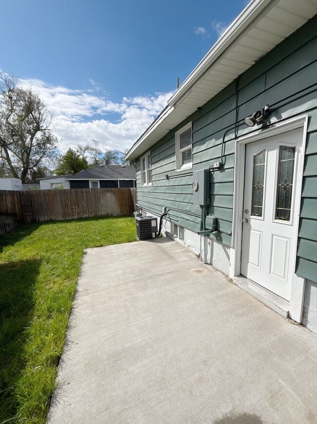 Building Photo - Charming 3 Bed, 2 Bath Home in Pocatello!