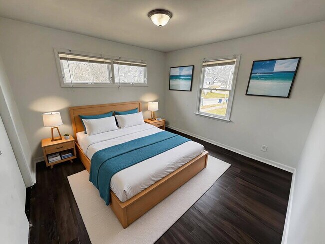 Building Photo - **READY NOW** 4 Bedroom/2 Bath Home In KCMO