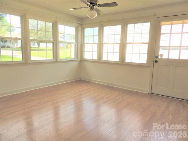 Building Photo - 131 Holbrook St