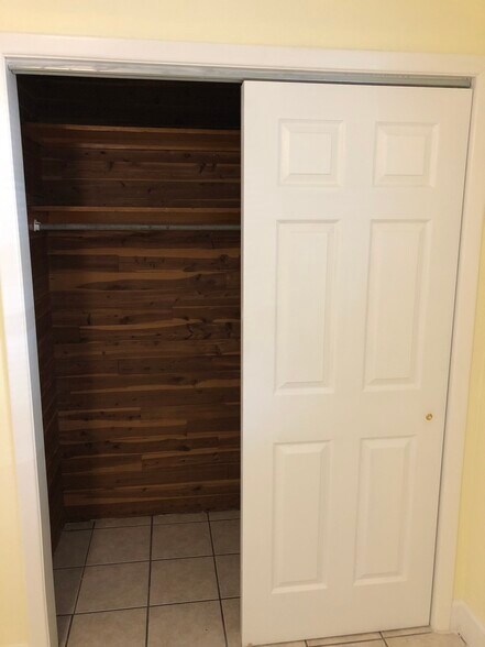 Cedar Closets - 306 Avenue C NE