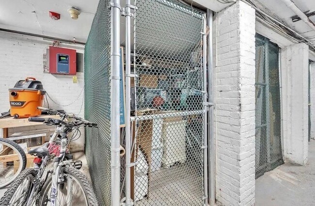 Building Photo - 1013 Park Ave