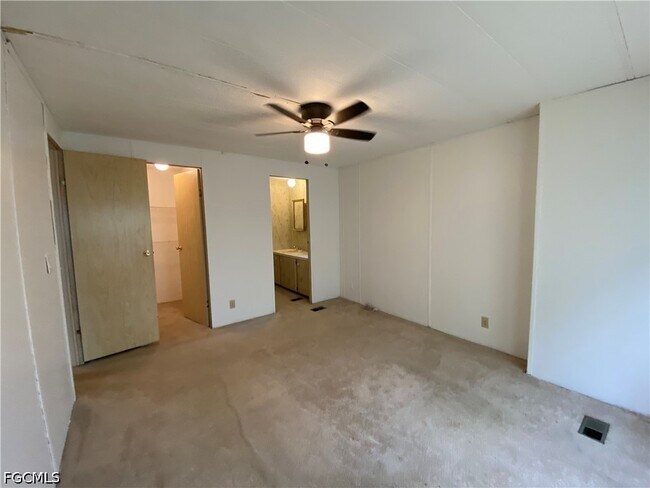 Building Photo - 234 Lamplighter Ln