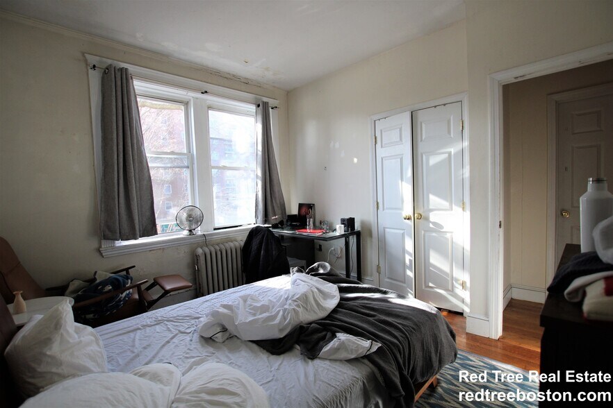 Building Photo - 316 St Paul St