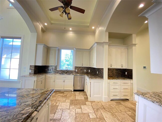 Building Photo - 102 Long Point Cove
