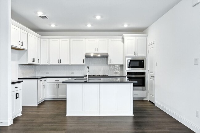 Building Photo - Brand New 4 Bedroom in Celina