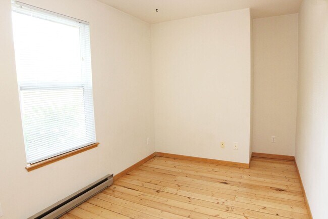 Building Photo - 209 W Mulberry St