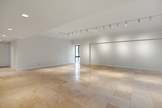 Building Photo - 10445 Wilshire Blvd