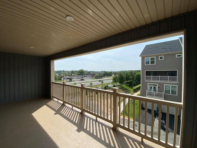 Building Photo - Immaculate & Stunning 3 Bedroom 2.5 Bathroom Brick, End-Unit Condo Style Townhome In Luxurious An...