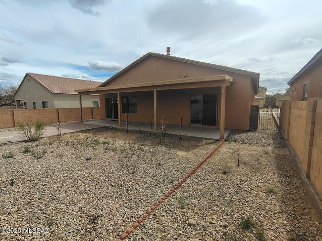 Building Photo - 77 E Calle Trona