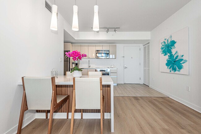 Building Photo - 2602 E Hallandale Beach Blvd