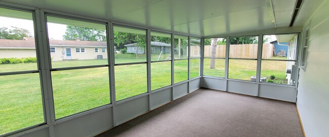 Screen Porch - 715 Dutton St