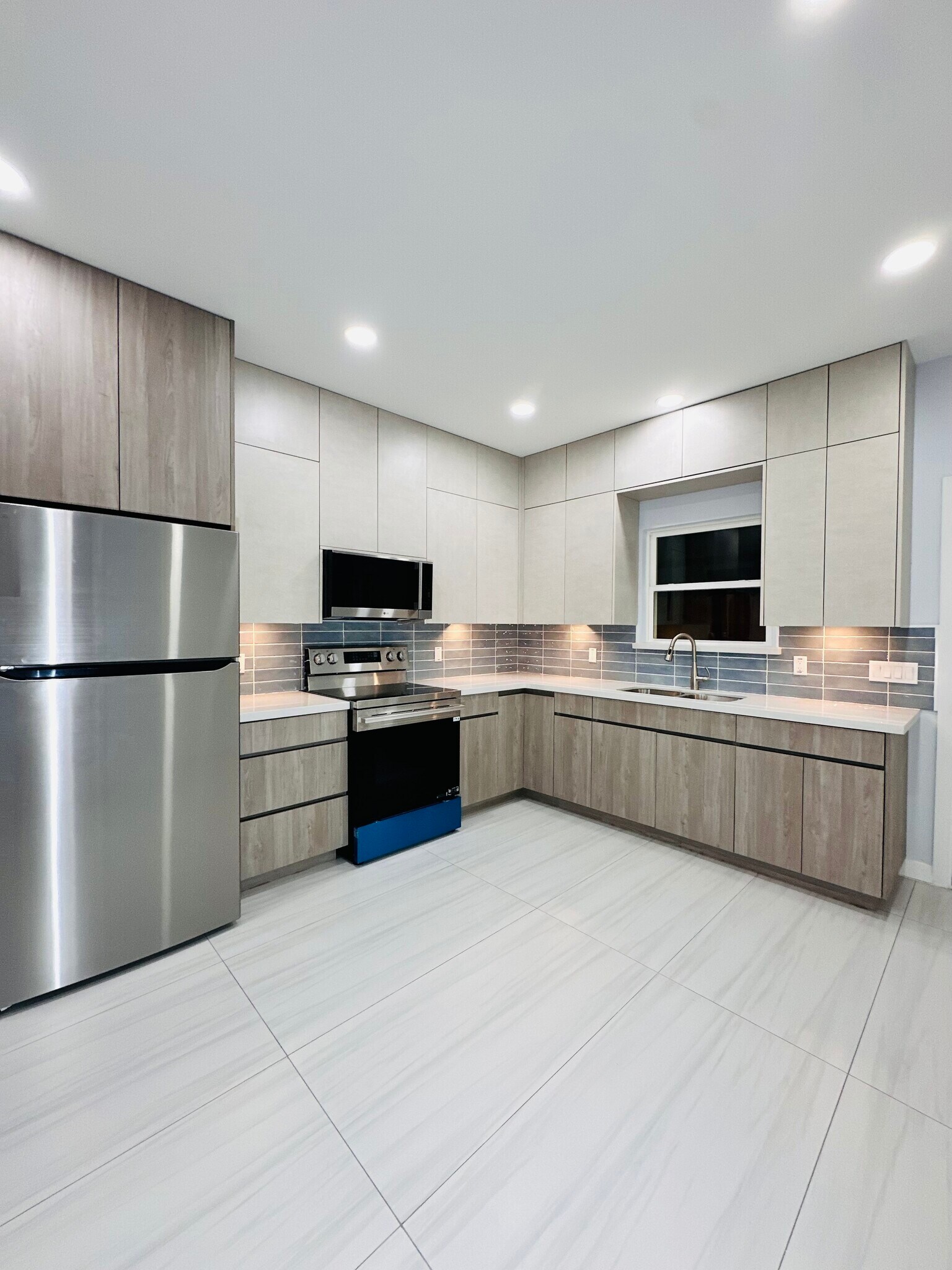 Kitchen - 11313 N 25th St