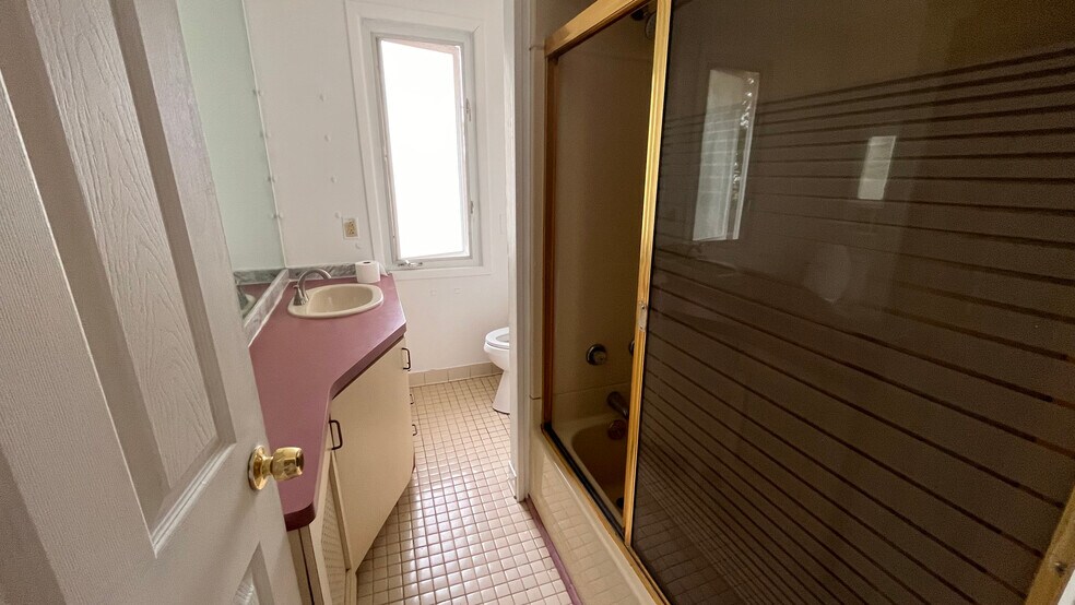 Building Photo - 5859 Hobart St