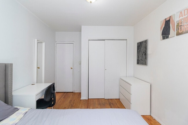 Building Photo - 215 B E 95th St