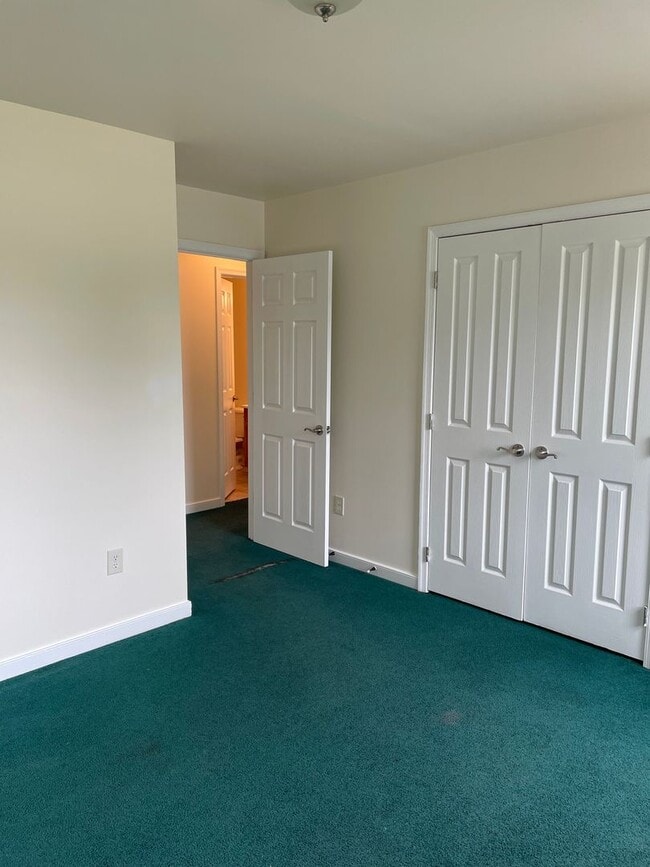 Building Photo - Waverly, VA - Four Bedroom / Two Bath - Mo...
