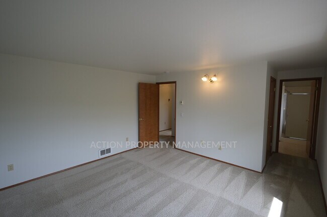 Building Photo - 3 bed 2 bath, 2 car garage in Sequim