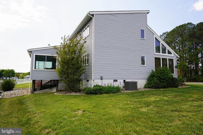 Building Photo - 39028 Bayview W