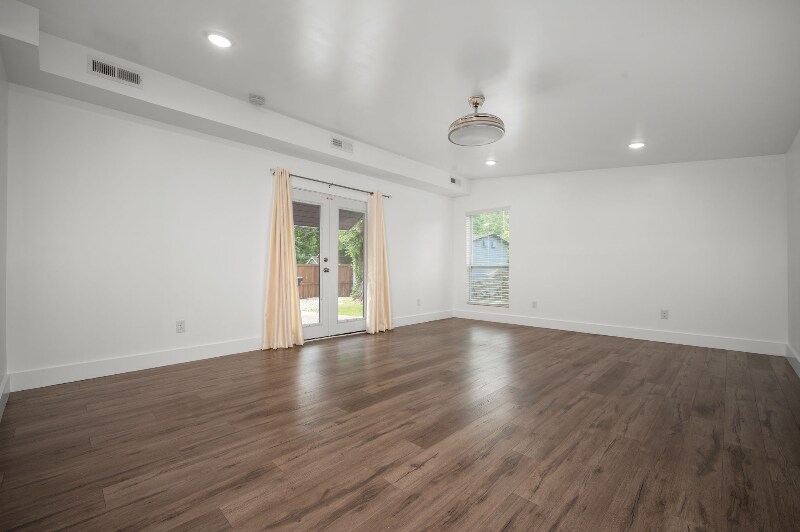 Building Photo - 324 1st Ave