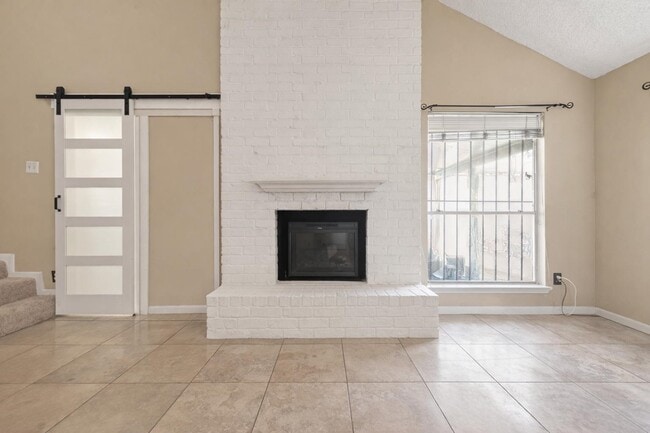 Building Photo - 11331 Oakcenter Dr