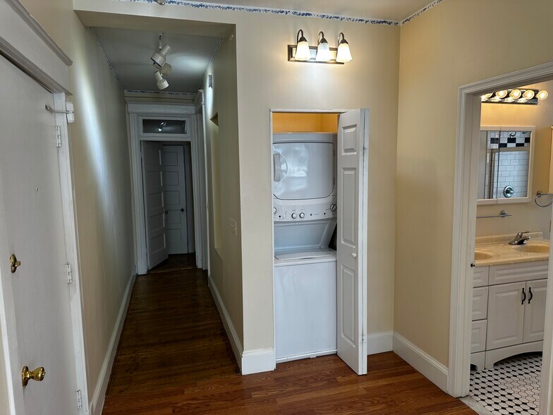 Building Photo - 1315 Park Rd NW