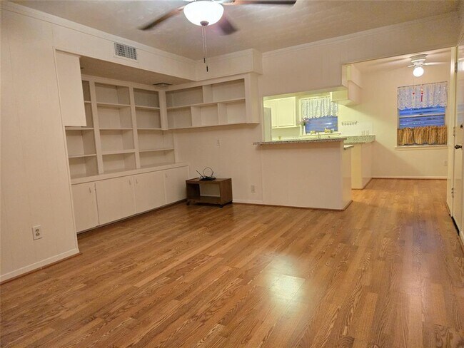 Building Photo - 8918 Mobud Dr