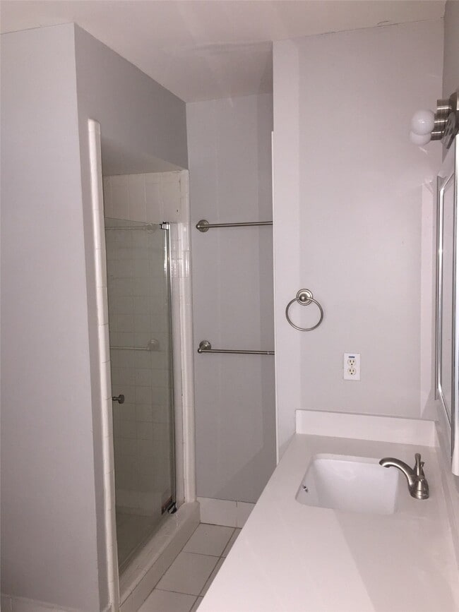 Building Photo - 7902 Meadowcroft Dr