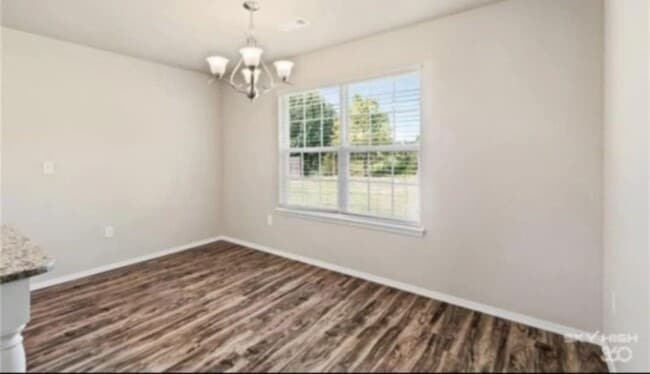 Building Photo - 2117 Cedar Cir