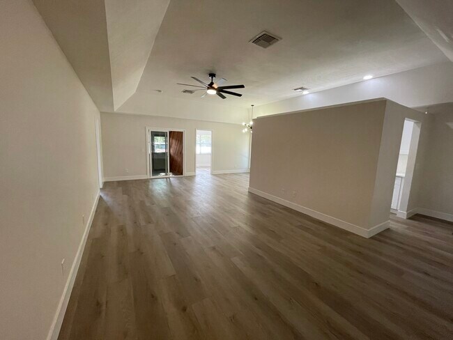 Building Photo - 104 Half Moon Cir