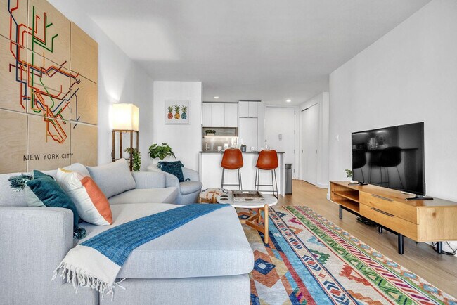 Building Photo - 70 W 37th St